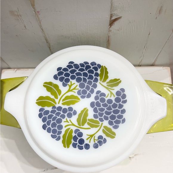 Vintage Pyrex Promotional Limited Print *RARE* **HTF** Grapes with Hugger - Picture 1 of 10